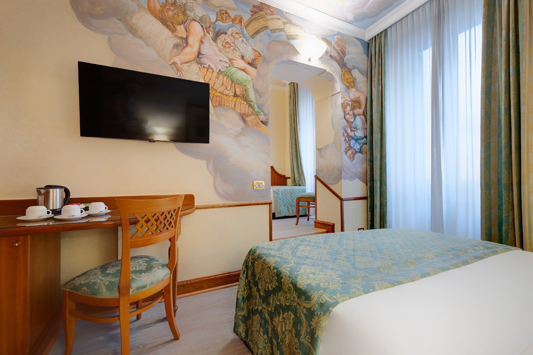 Triple room with hand-painted fresco at Hotel Amalfi